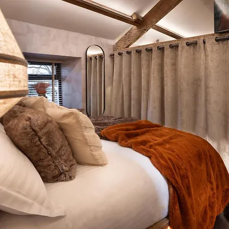 Mead A Tranquil Retreat In The Heart Of The District - Ridgestone *