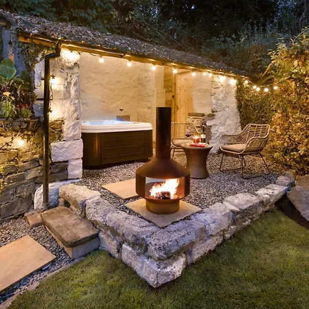 Dom wakacyjny Mead A Tranquil Retreat In The Heart Of The District *