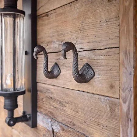 Mead A Tranquil Retreat In The Heart Of The District - Ridgestone